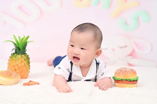 丰城宝宝在妈妈肚子里